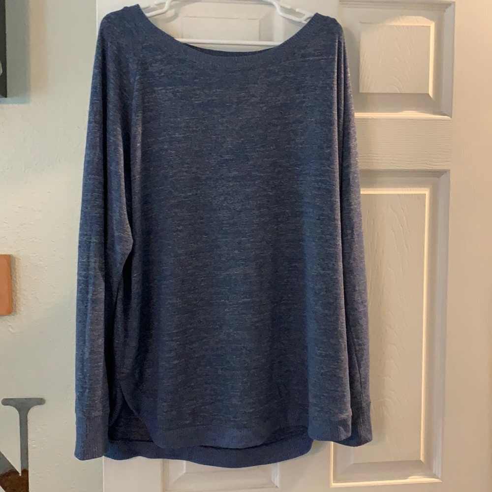 Gap dolphin hem top